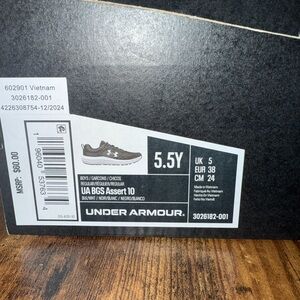 Under Armour UA BGS Assert 10 - Black and White